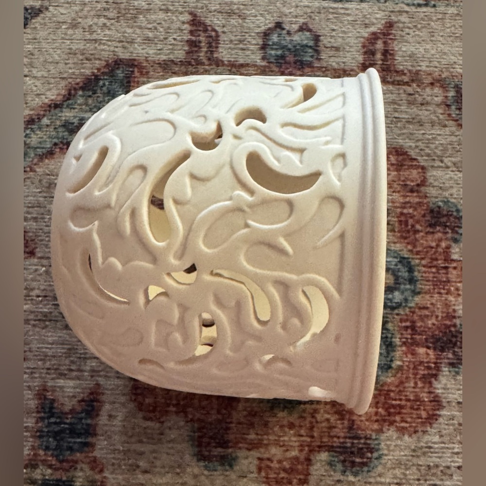Avon Cream Ceramic piece - Picture 4 of 7